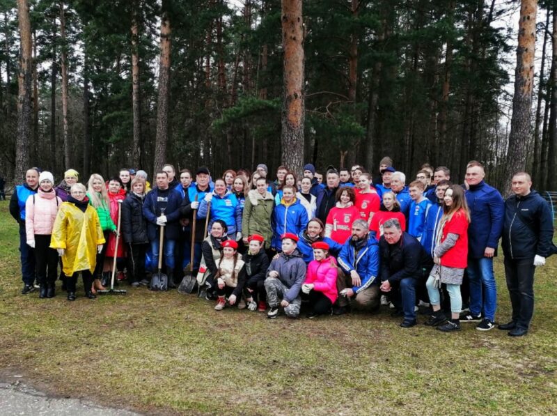 Зелёная весна: как прошел субботник в Комсомольской роще