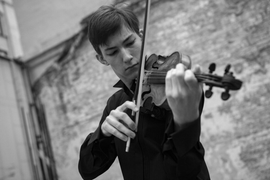 В Тверской филармонии выступит талантливый скрипач Равиль Ислямов