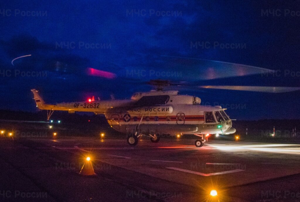 Санитарный вертолёт МЧС срочно доставил пациентку из Осташковского района в Тверь