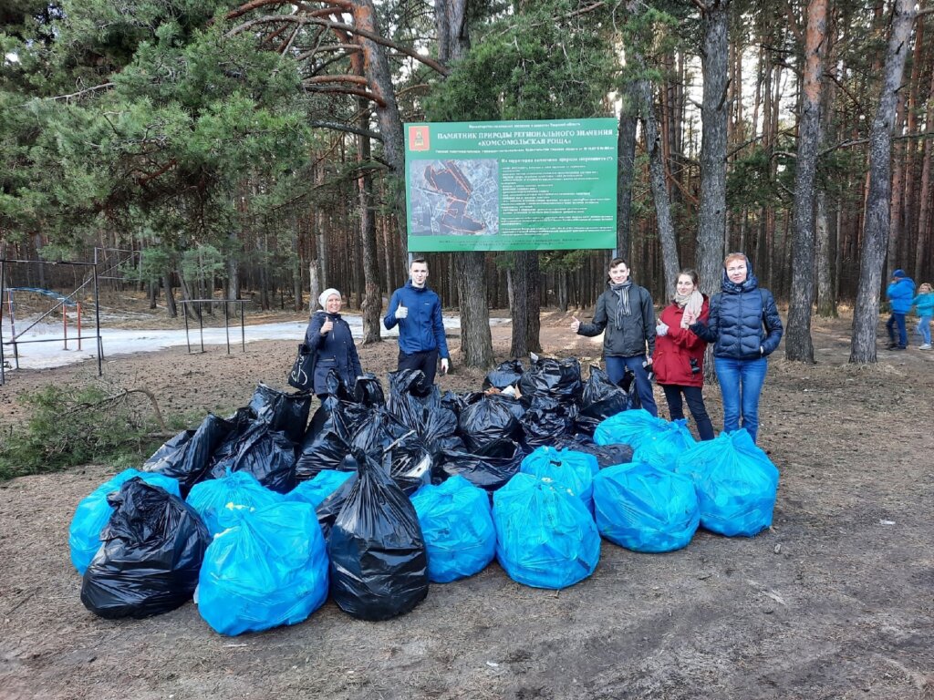 В Твери волонтёры инициативной группы "Чистоград" собрали 40 мешков мусора