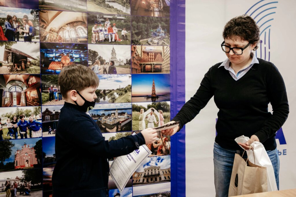 Космический мальчик: победитель конкурса к Дню космонавтики получил призы от РИА Верхневолжье