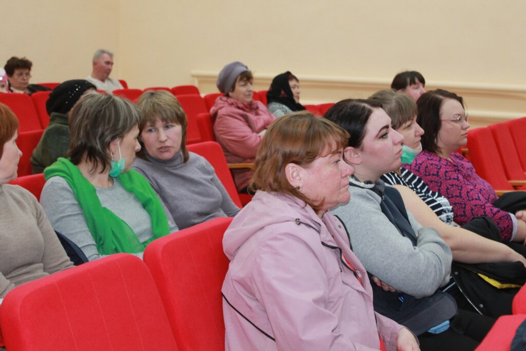 Жители Вышнего Волочка встретились с главой округа