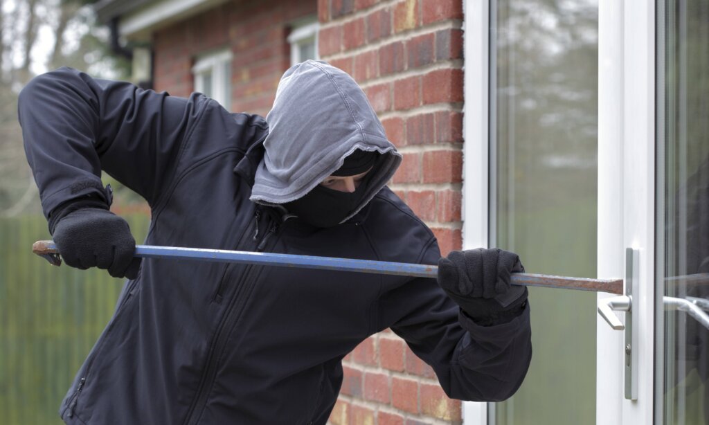 Двух подозреваемых в краже задержали в Вышнем Волочке