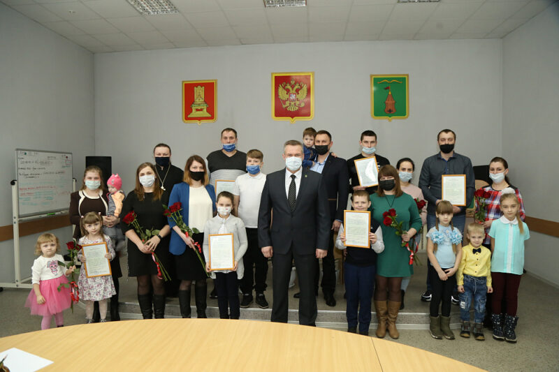 В Торопецком районе 8 молодых семей получат новое жилье В Торопецком районе 8 молодых семей получат новое жилье