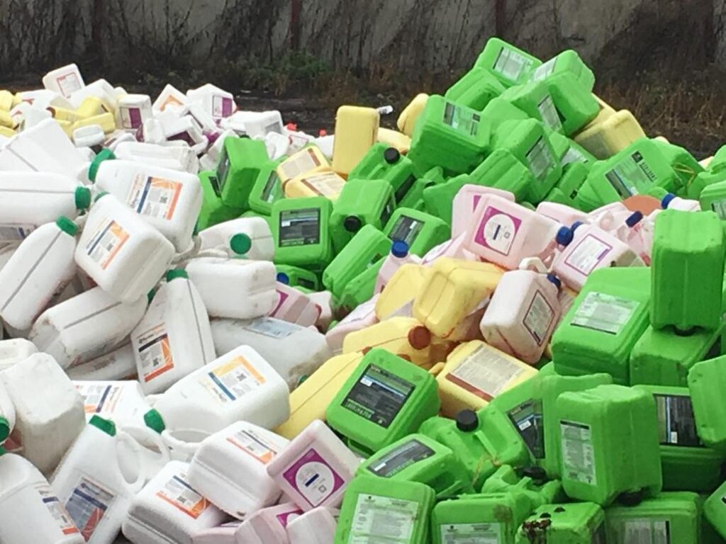 "Россельхозцентр" рассказал о правилах сбора и утилизации тары из-под пестицидов