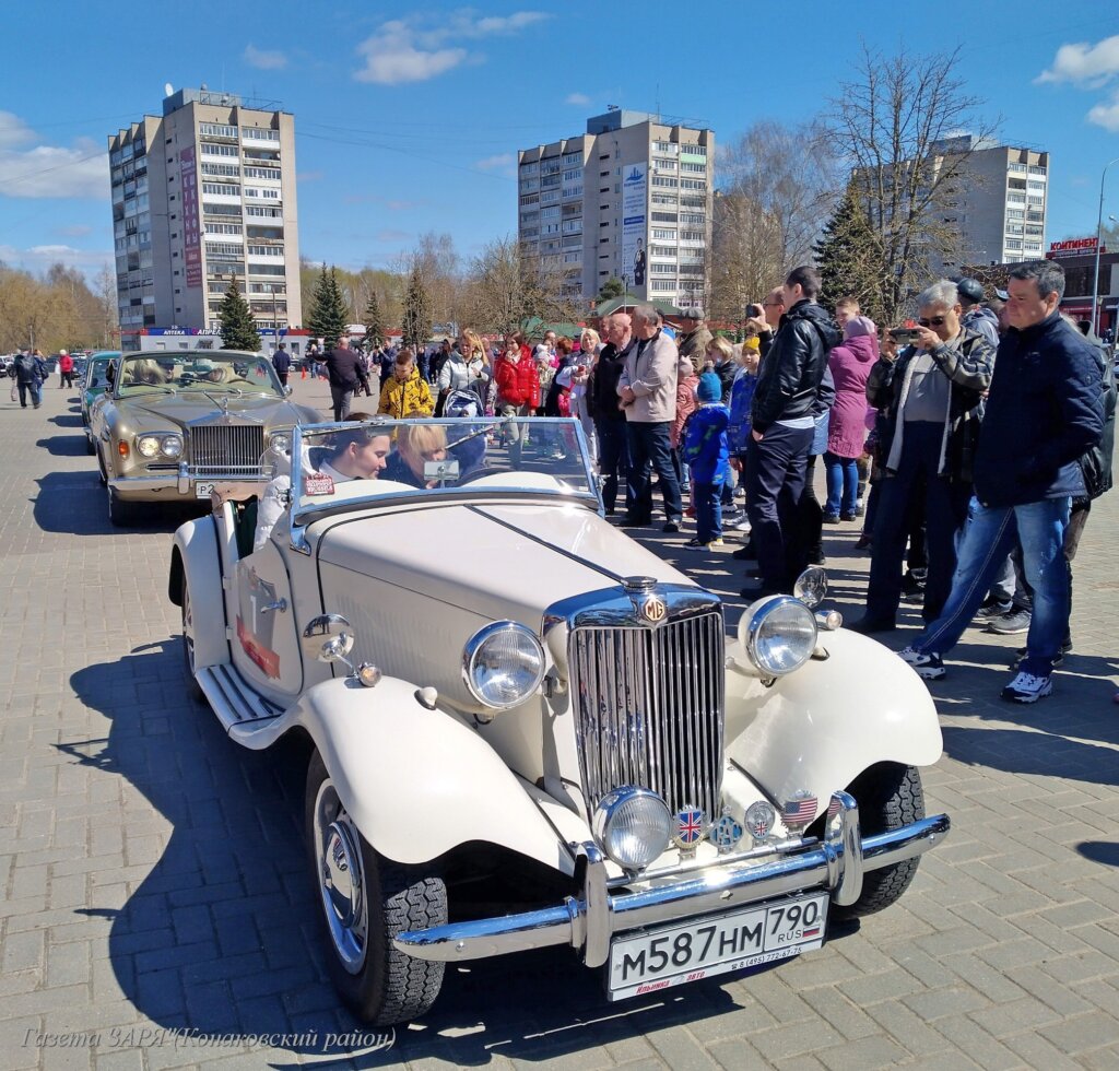 В городе Конаково прошла выставка раритетных автомобилей