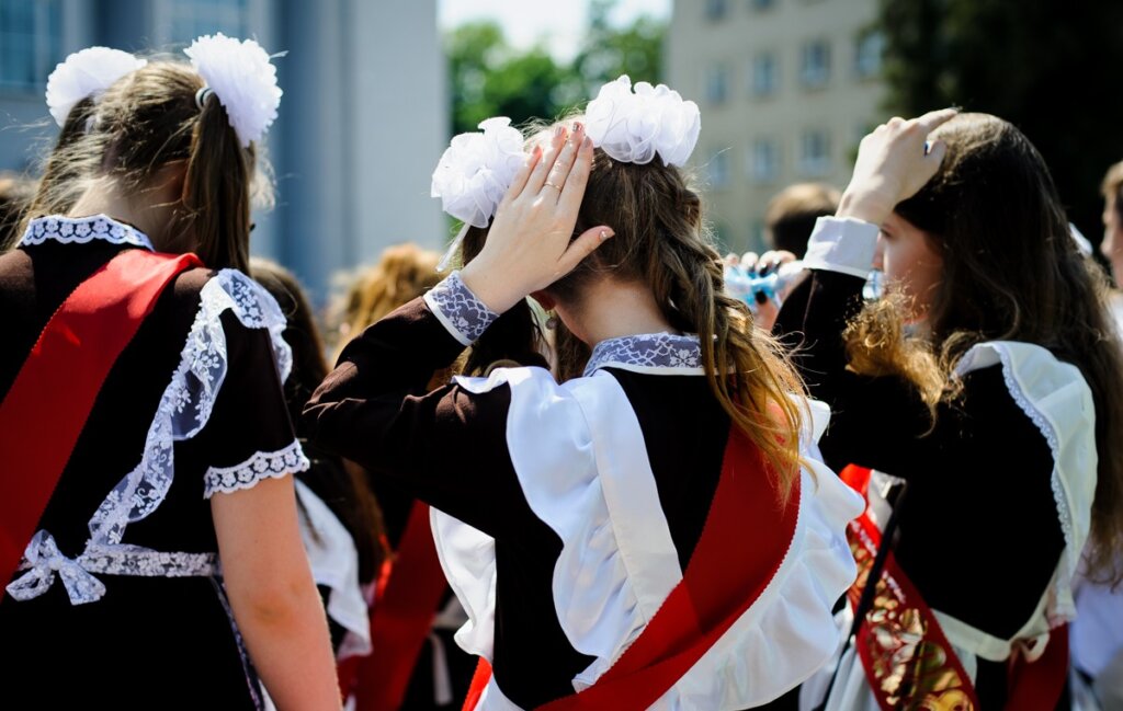 Игорь Руденя обрадовал школьников: последнему звонку в этом году быть Игорь Руденя обрадовал школьников, что последнему звонку в этом году быть