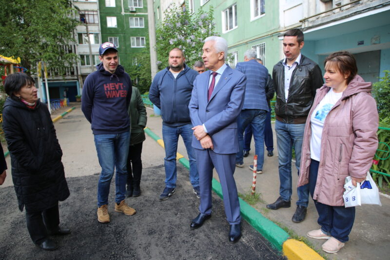 Жители улицы Артюхиной поблагодарили Владимира Васильева за помощь Жители улицы Артюхиной поблагодарили Владимира Васильева за помощь