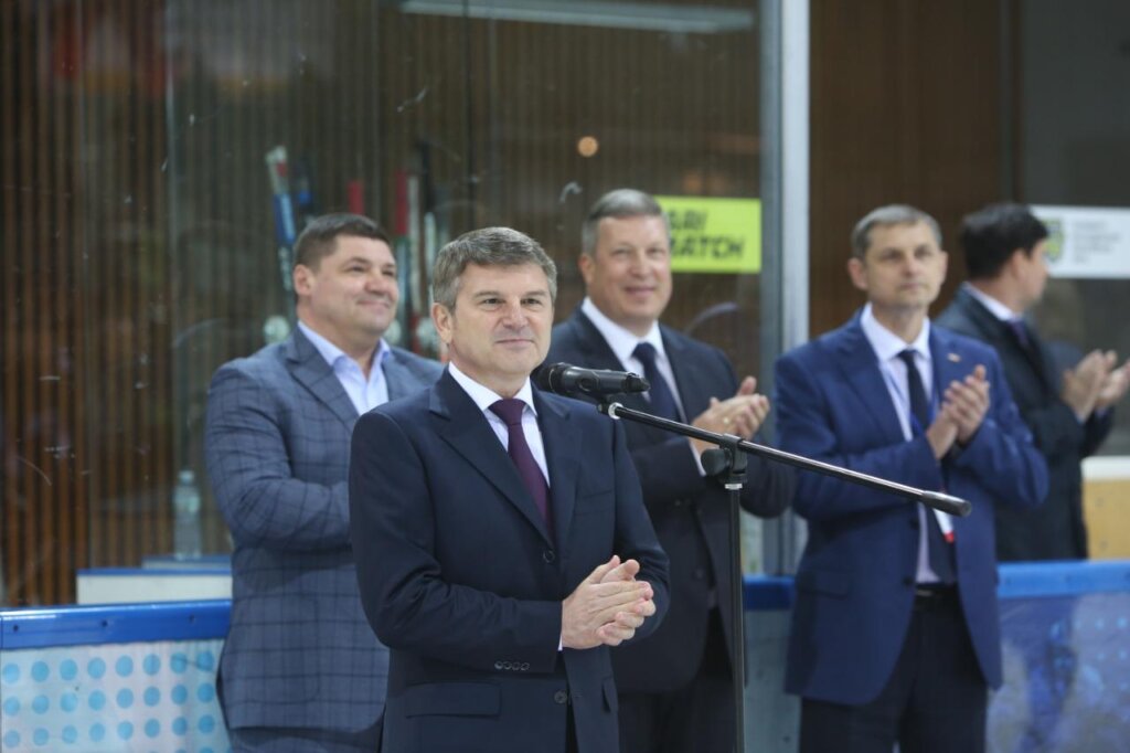 Игорь Маковский вручил награды победителям VII хоккейного турнира «Россети Центр» и «Россети Центр и Приволжье» Игорь Маковский вручил награды победителям VII хоккейного турнира «Россети Центр» и «Россети Центр и Приволжье»