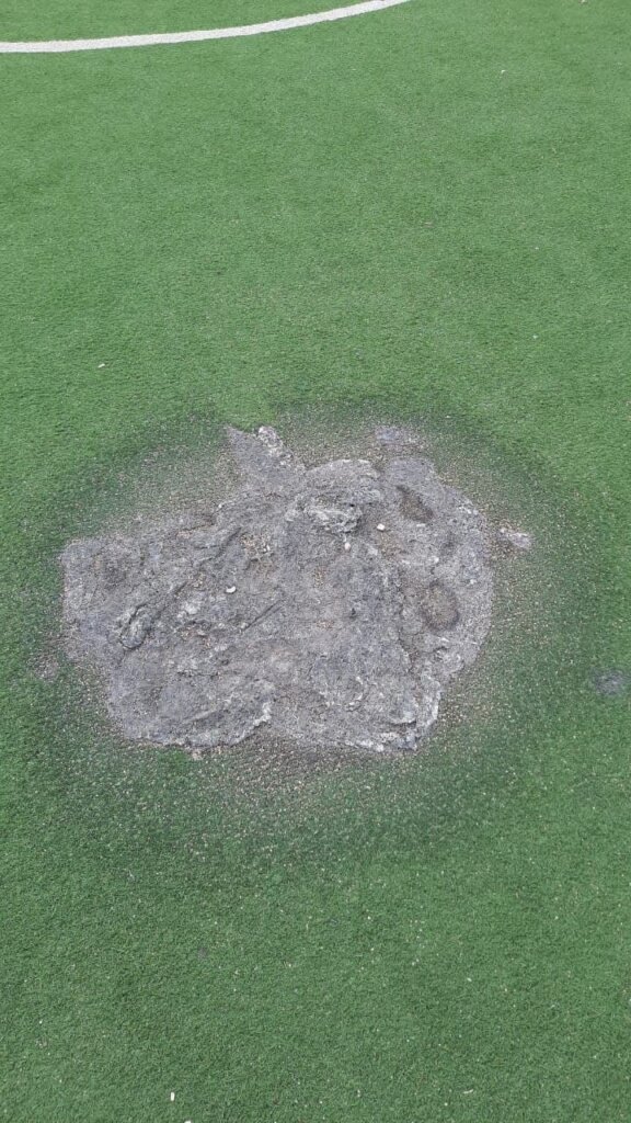 В Тверской области неизвестные разводили костры на футбольном поле В Тверской области неизвестные разводили костры на футбольном поле