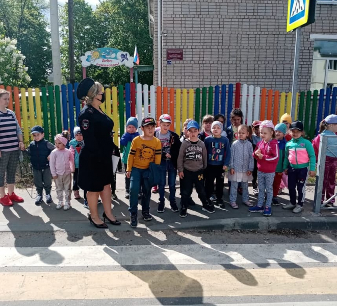 В Ржевском районе сотрудники ГИБДД провели обучающее мероприятие для детсадовцев В Ржевском районе сотрудники ГИБДД провели обучающее мероприятие для детсадовцев