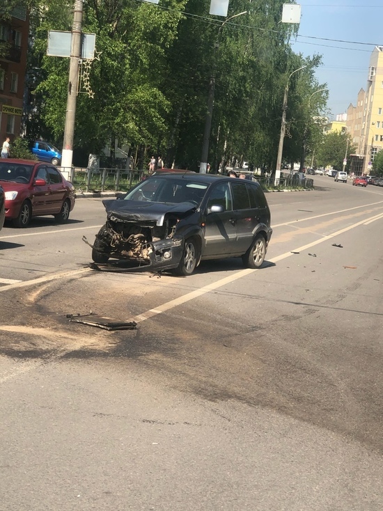 Женщина с ребенком попали в аварию в Твери Женщина с ребенком попали в аварию в Твери