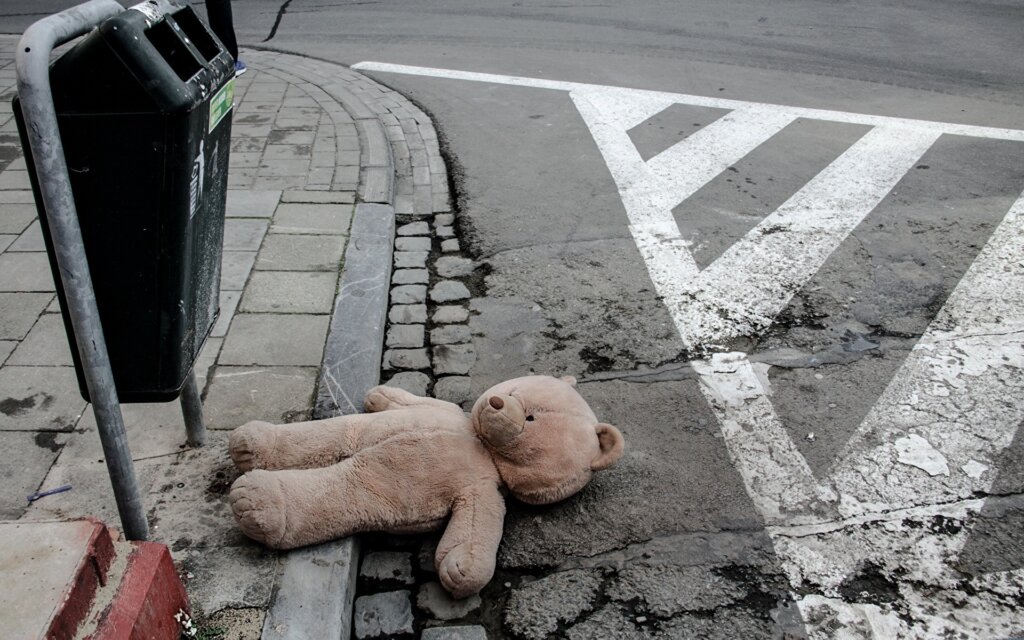 Маленькая девочка погибла под колёсами автомобиля в Торжке