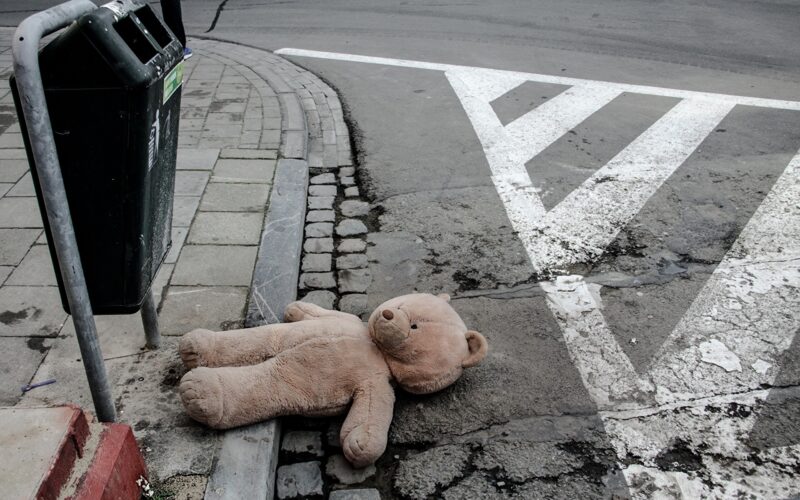 Маленькая девочка погибла под колёсами автомобиля в Торжке