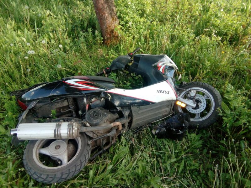 В Тверской области юный водитель скутера слетел с дороги в кювет В Тверской области юный водитель скутера слетел с дороги в кювет
