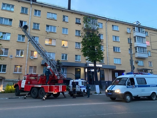 Пенсионерка умерла от падения с 4-го этажа Пенсионерка умерла от падения с 4-го этажа