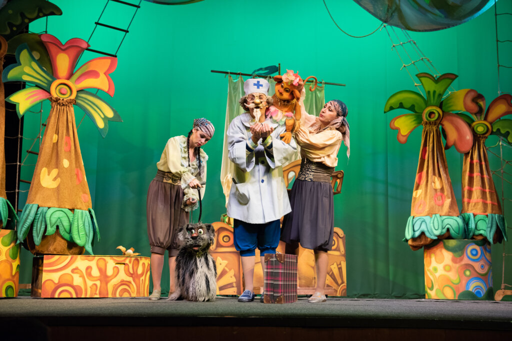 Тверской театр кукол приглашает на спектакль "Айболит и Бармалей" В Тверском театре кукол покажут известную сказку Корнея Чуковского