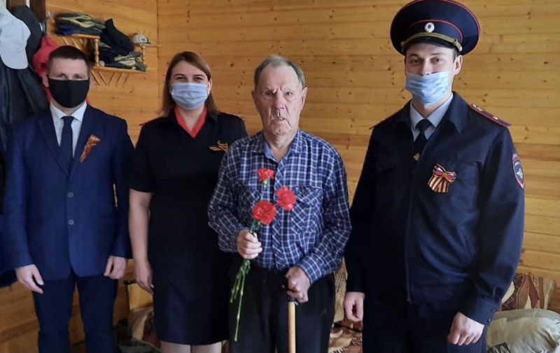 Полицейские Конаковского района поздравили ветеранов с Днём Победы Полицейские Конаковского района поздравили ветеранов с Днём Победы
