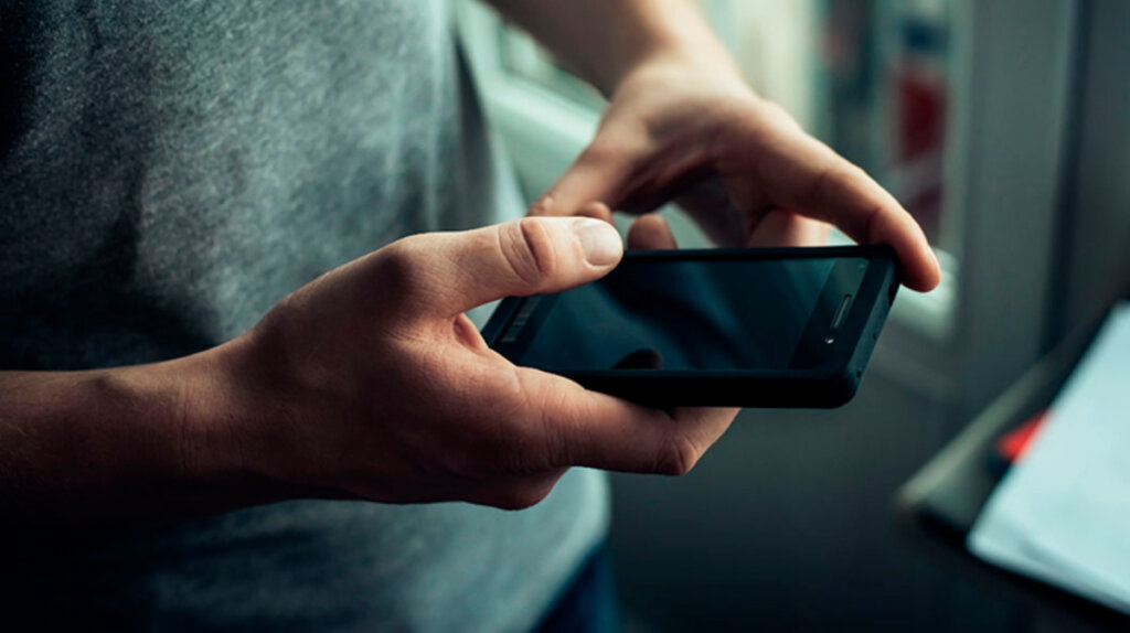 В Тверской области молодой человек несколько лет воровал у отчима деньги с карты