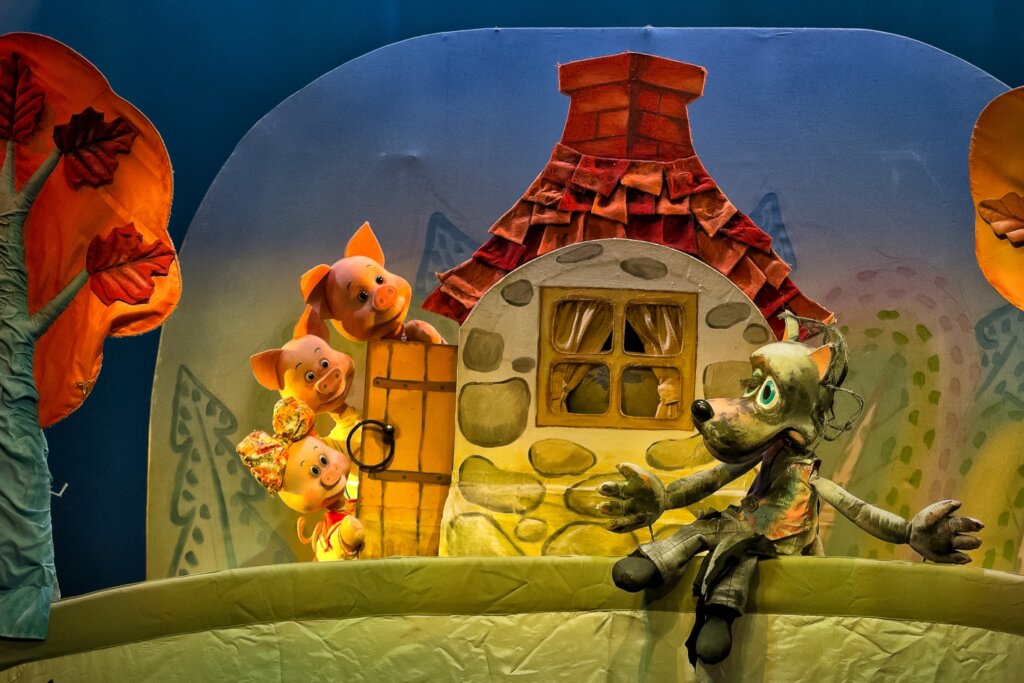 В Твери юным зрителям покажут спектакль "Три поросенка"