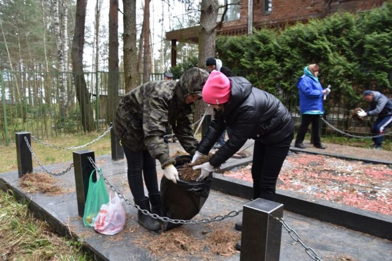 В деревне Терехово Конаковского района привели в порядок территорию воинского захоронения