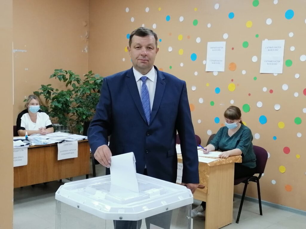 Глава Сонковского района Андрей Гусев принял участие в предварительном голосовании Глава Сонковского района Андрей Гусев принял участие в предварительном голосовании