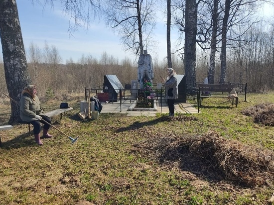 В Оленинском районе братскую могилу привели в порядок В Оленинском районе братскую могилу привели в порядок