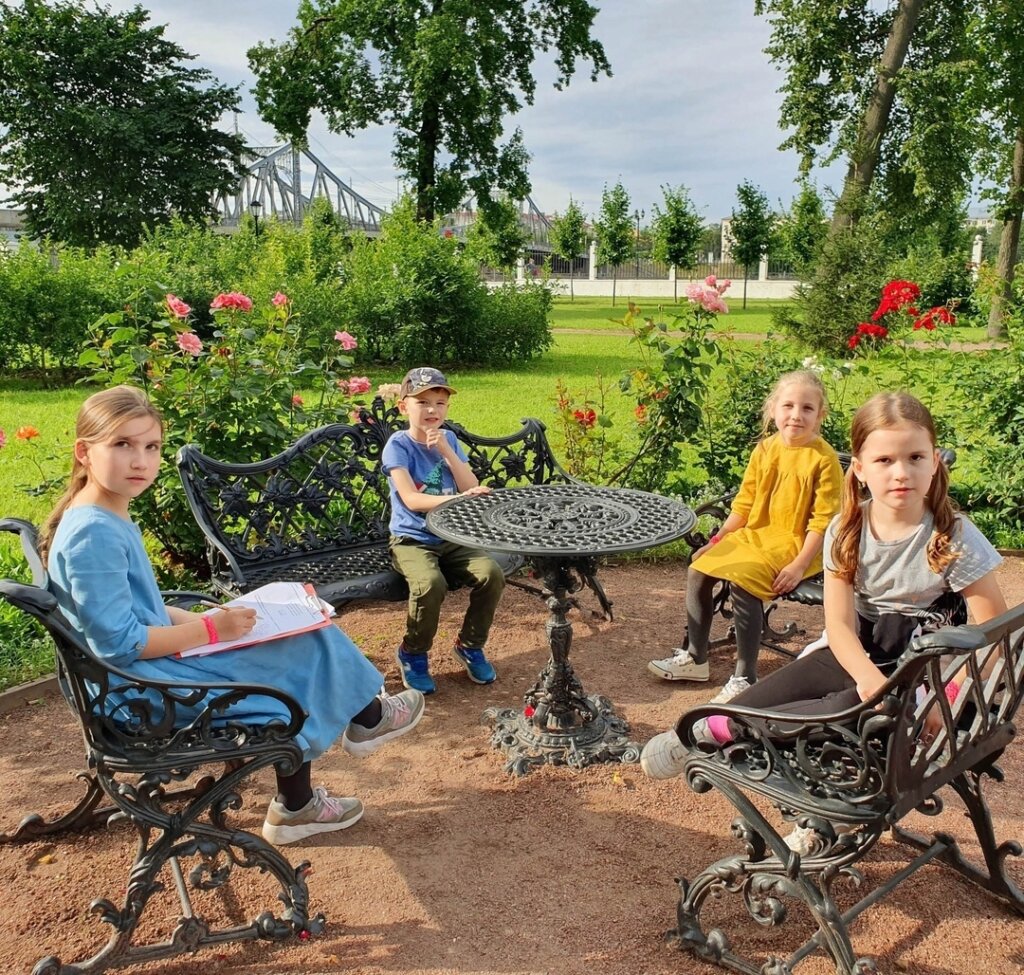 Дворцовый сад приглашает на нескучную прогулку