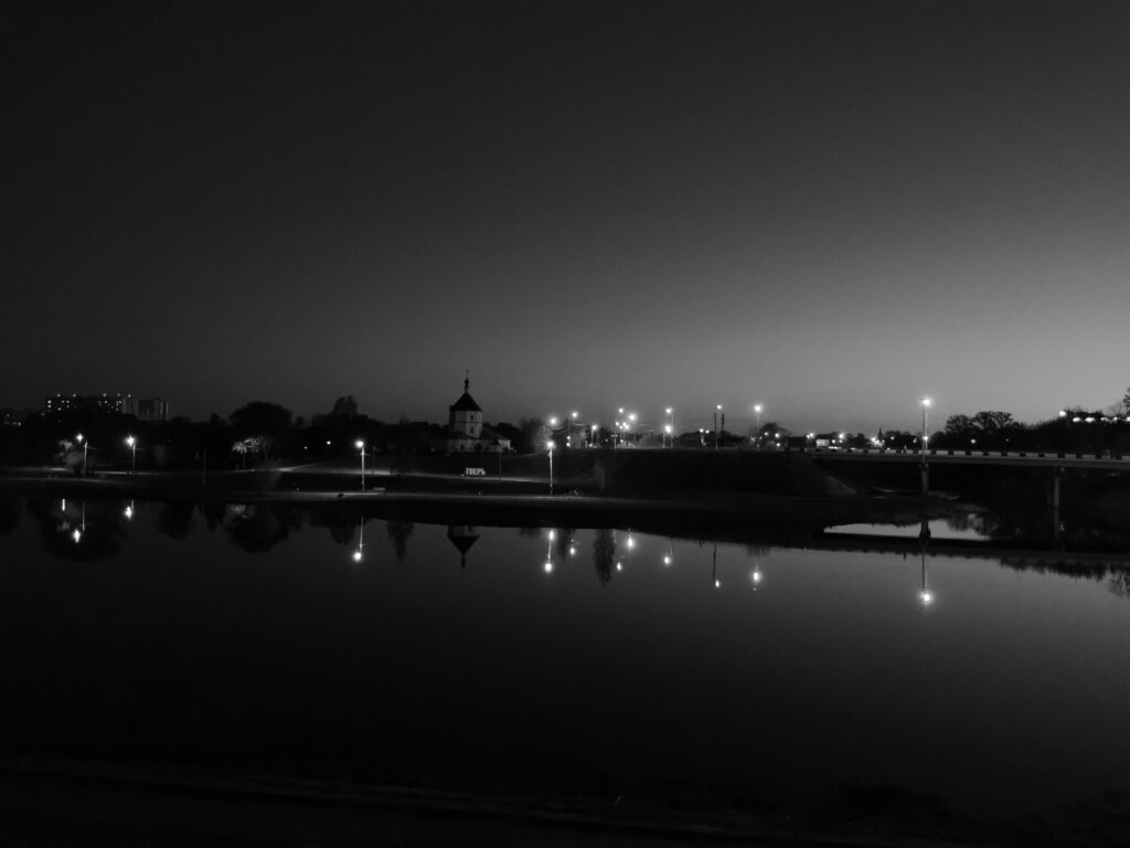 Тверской фотограф показал еще одну черно-белую серию снимков Тверской фотограф показал еще одну черно-белую серию снимков