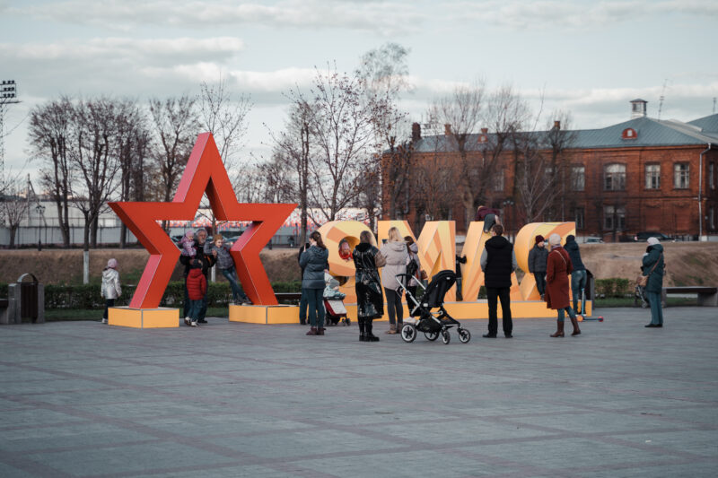 У Обелиска Победы в Твери прошла патриотическая акция «Молодёжь помнит»