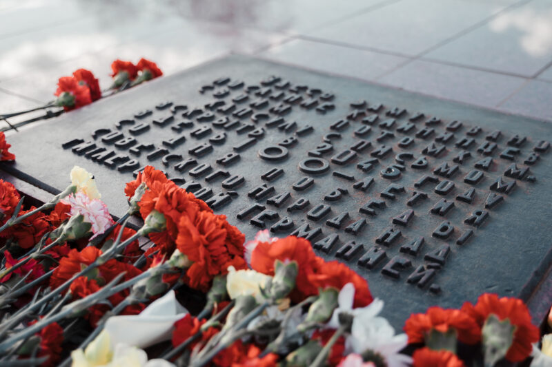 У Обелиска Победы в Твери прошла патриотическая акция «Молодёжь помнит»