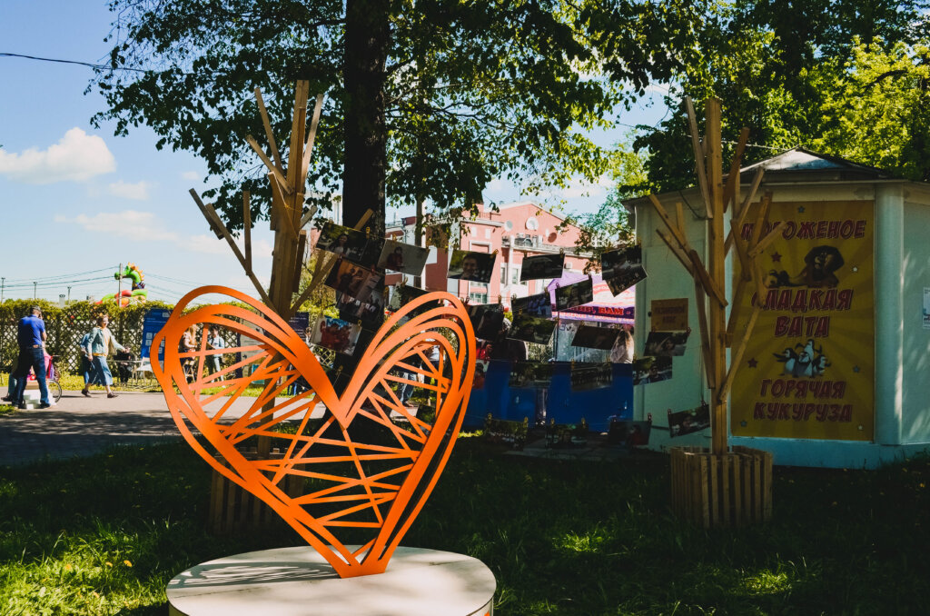 Площадь добра: волонтеры устроили фестиваль благотворительности в горсаду Площадь добра: волонтеры устроили фестиваль благотворительности в горсаду