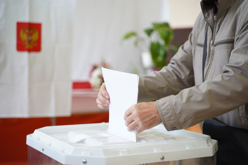 Бегом голосовать: как Тверская область поддерживает праймериз В России свою работу начали первые избирательные участки