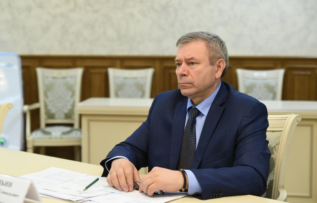 Крышу школы в Калязине приведут в порядок до конца лета