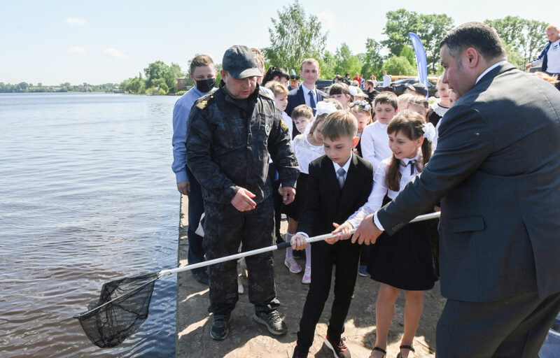 Игорь Руденя принял участие в зарыблении водоемов Верхневолжья Игорь Руденя принял участие в зарыблении водоемов Верхневолжья