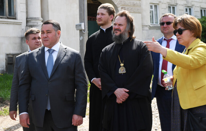 Губернатор Игорь Руденя проинспектировал ход работ по реставрации Николаевской колокольни в Калязине