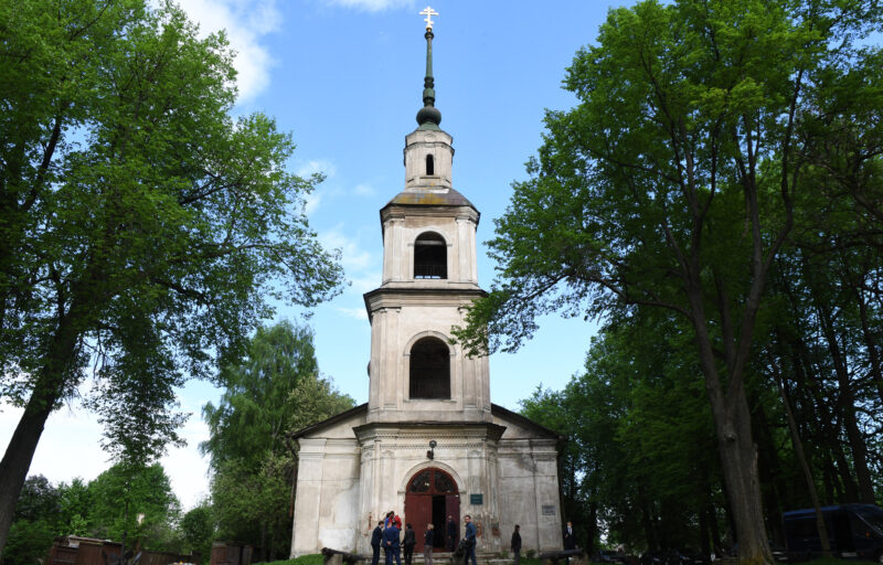 Игорь Руденя в Калязине ознакомился с планами реставрации Дома купцов Полежаевых, где разместят краеведческий музей