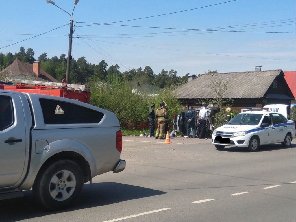 В Конаково водитель погиб от столкновения со столбом В Конаково водитель погиб от столкновения со столбом