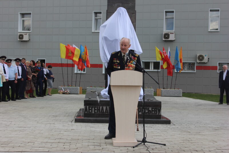 В городе Бологое Тверской области открыт мемориал легендарному лётчику Алексею Маресьеву
