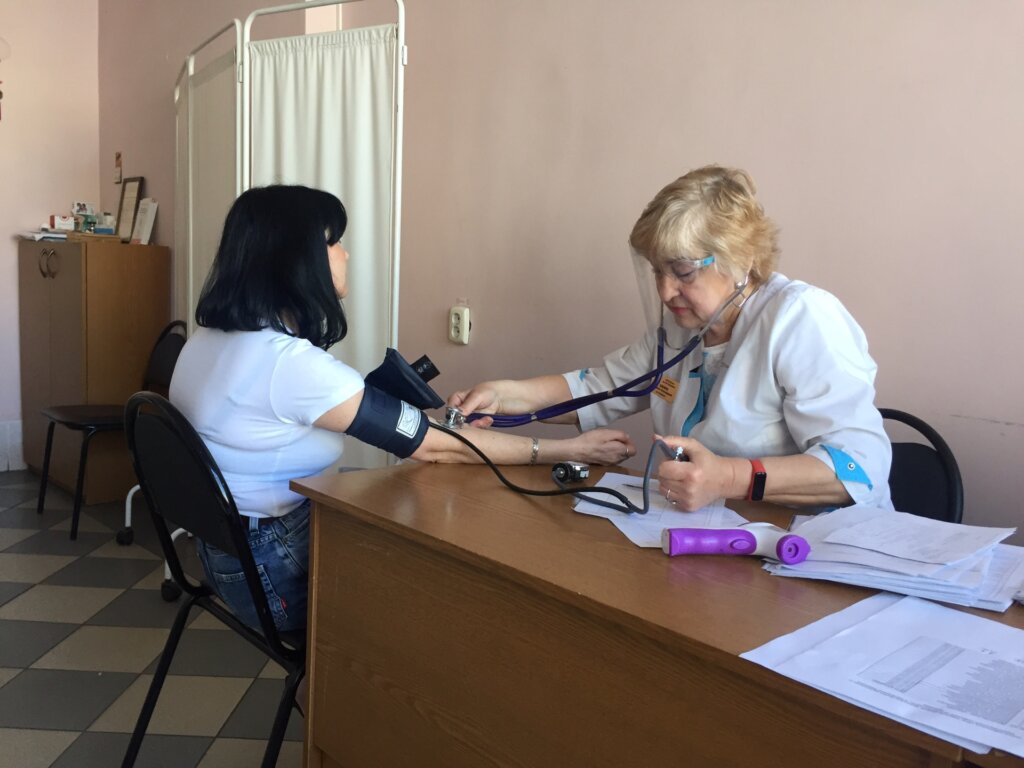 В Твери сотрудники Почты России вакцинировались от COVID-19 прямо на рабочем месте