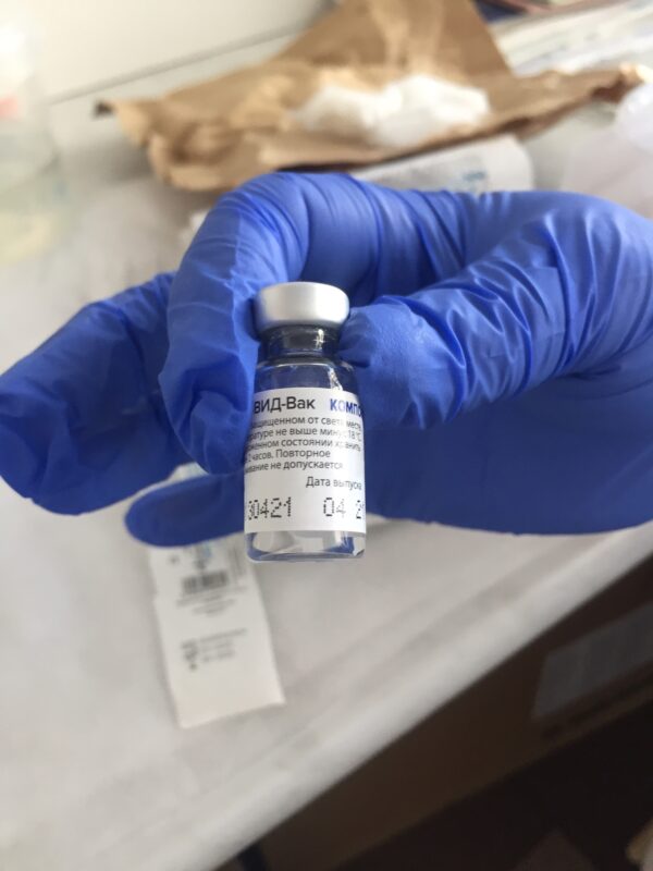 В Твери сотрудники Почты России вакцинировались от COVID-19 прямо на рабочем месте