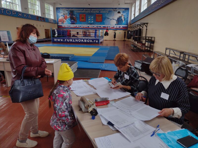 В Торжке на праймериз "Единой России" приходят целыми семьями В Торжке на праймериз "Единой России" приходят целыми семьями