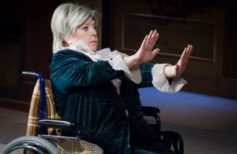 Игорь Руденя поздравил с юбилеем народную артистку РФ, актрису Тверского театра драмы Наину Хонину