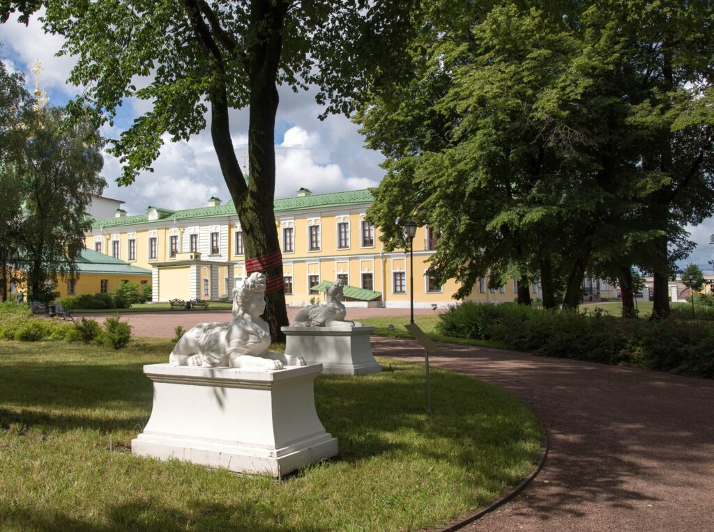 Дворцовый сад приглашает на музыкально-поэтическую программу