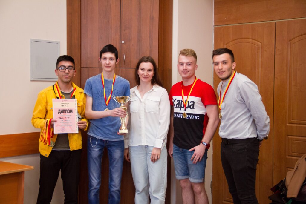 Студенты-спортсмены ТвГУ встретились со знаменитой тверской лыжницей Натальей Непряевой Студенты-спортсмены ТвГУ встретились со знаменитой тверской лыжницей Натальей Непряевой