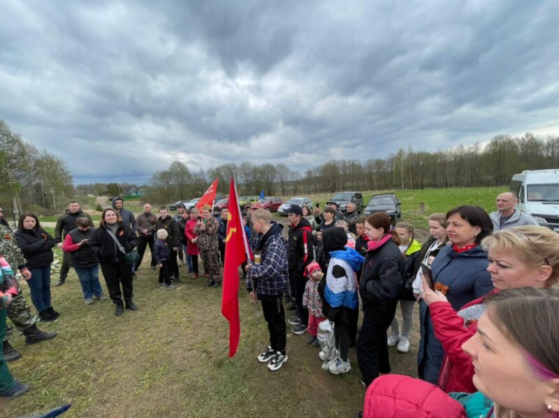 На одном из крупнейших в Центральной России воинском захоронении в Зубцовском районе Тверской области высадили деревья в проведении акции «Сад памяти»
