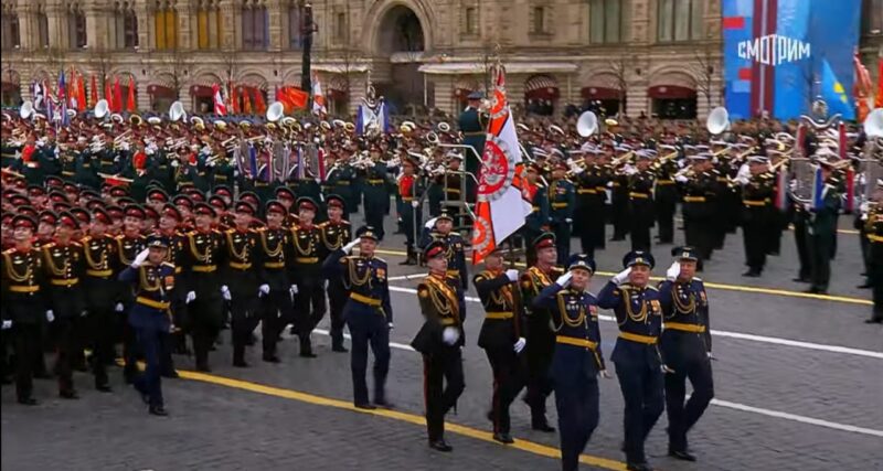 Фронтовик Спартак Андреевич Сычев, тверские суворовцы и курсантки ВКО приняли участие в Параде Победы в Москве