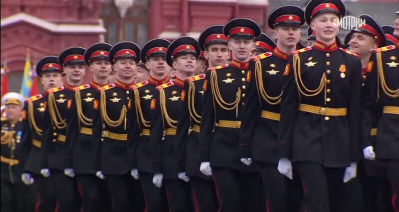 Фронтовик Спартак Андреевич Сычев, тверские суворовцы и курсантки ВКО приняли участие в Параде Победы в Москве