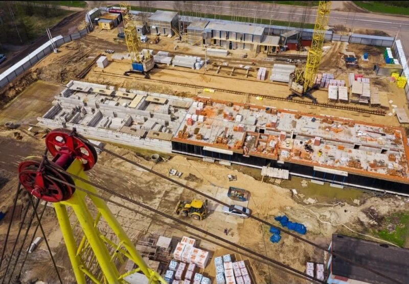 В Твери продолжается строительство нового жилищного комплекса для переселения жителей Морозовских казарм