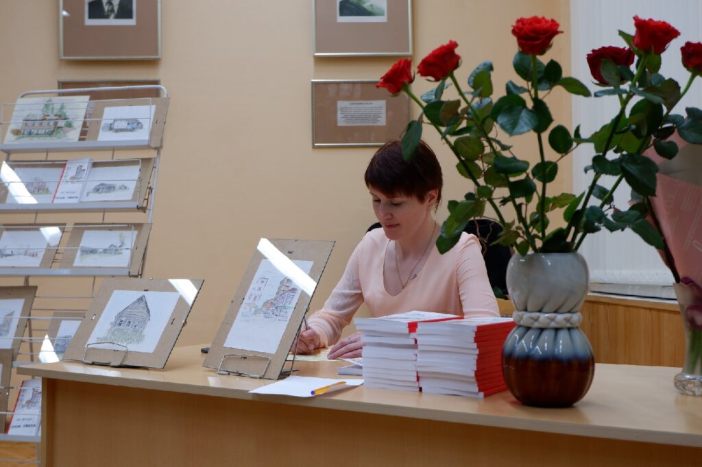 Первая рукопись, рассказы и стихи: Любовь Абракадаброва выпустила литературный сборник